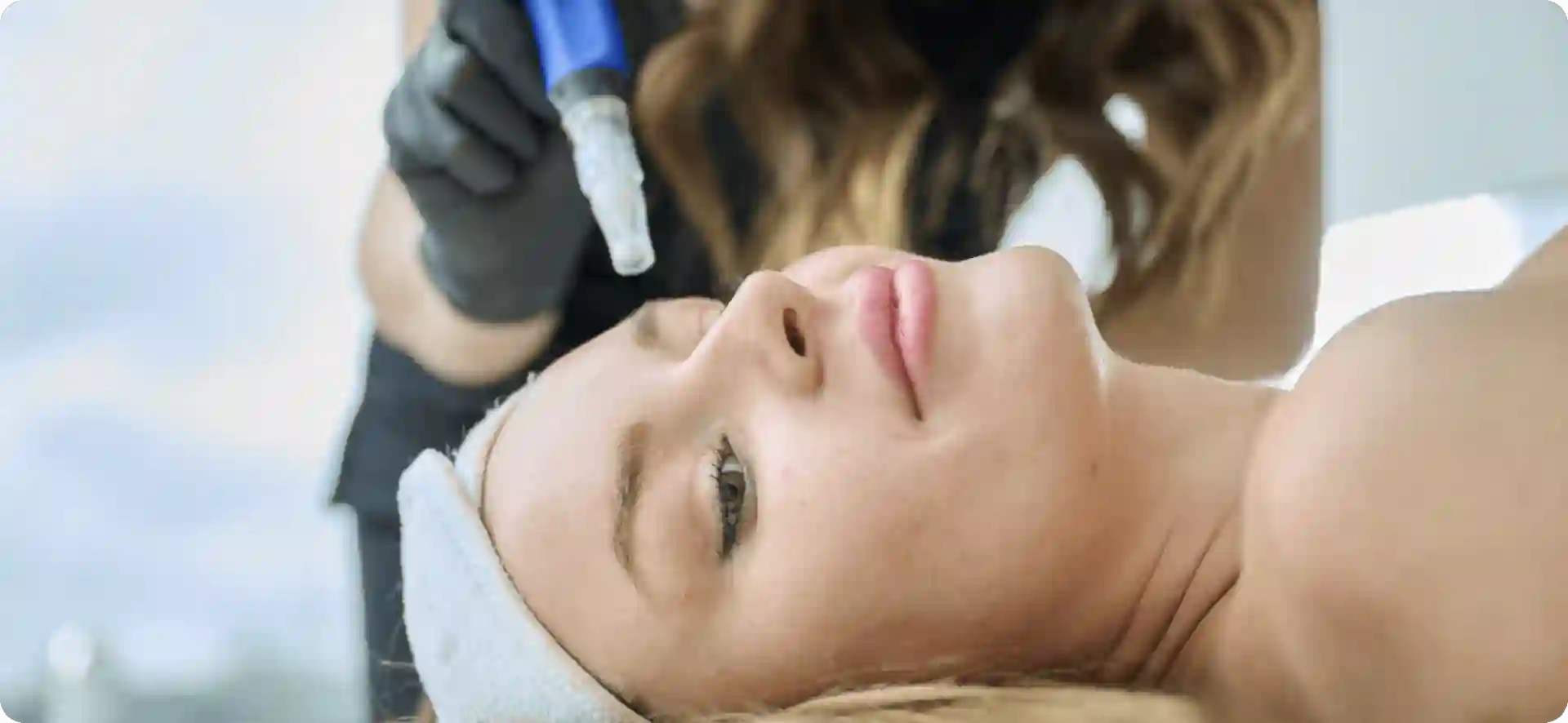 How Do Microneedles Trigger New Collagen and Elastin in Loose Skin Aylesbury?